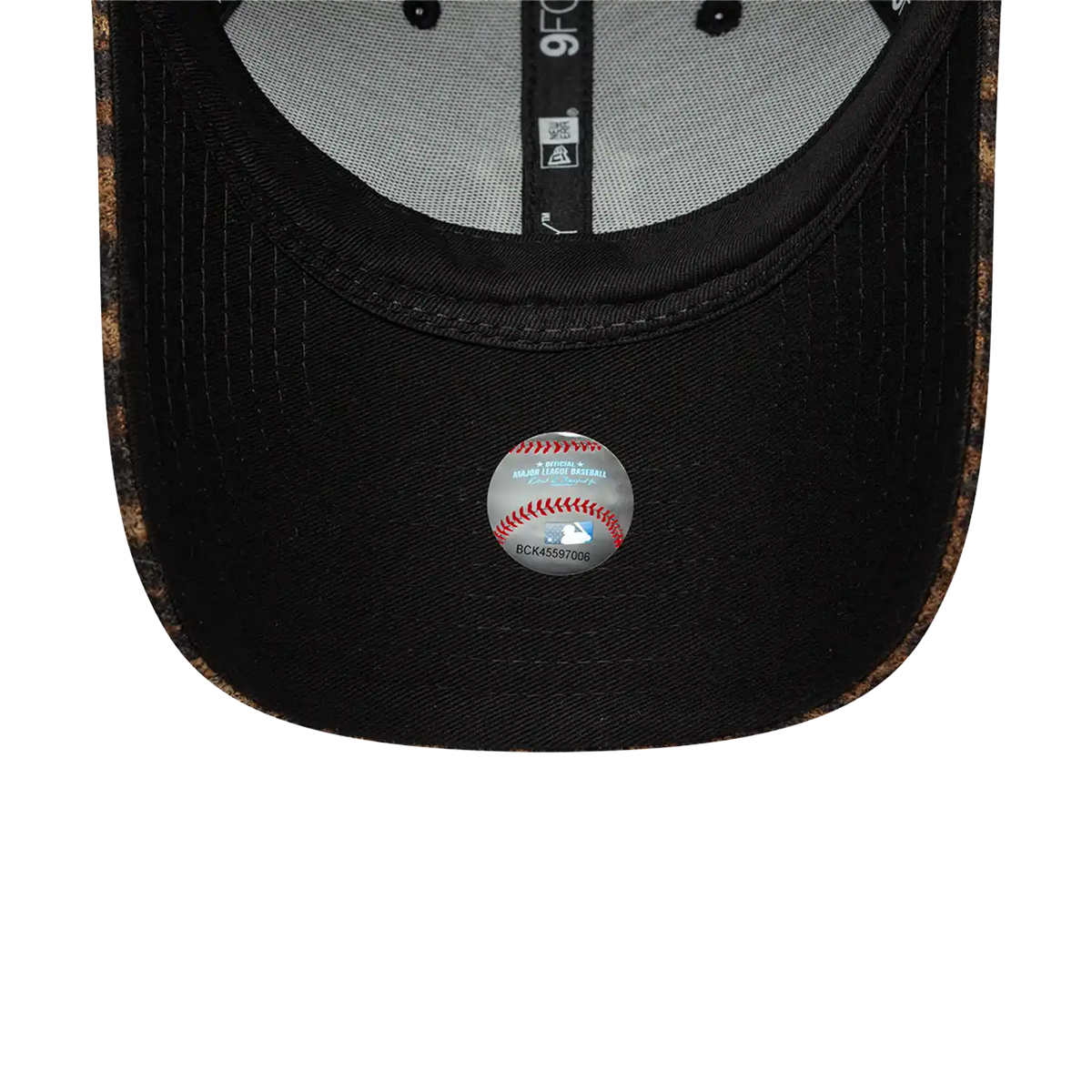 New Era Womens MLB Cosy Leopard 9Forty New York Yankees